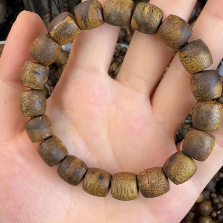 沉香碎屑沉香莺歌绿奇楠1.0鼓珠7克➕