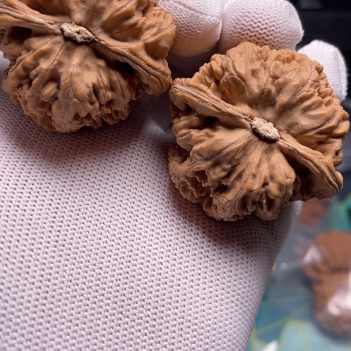 文玩核桃把件大****.44粗筋
