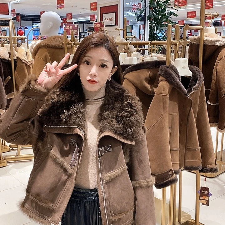 初晓皮草外套搭配