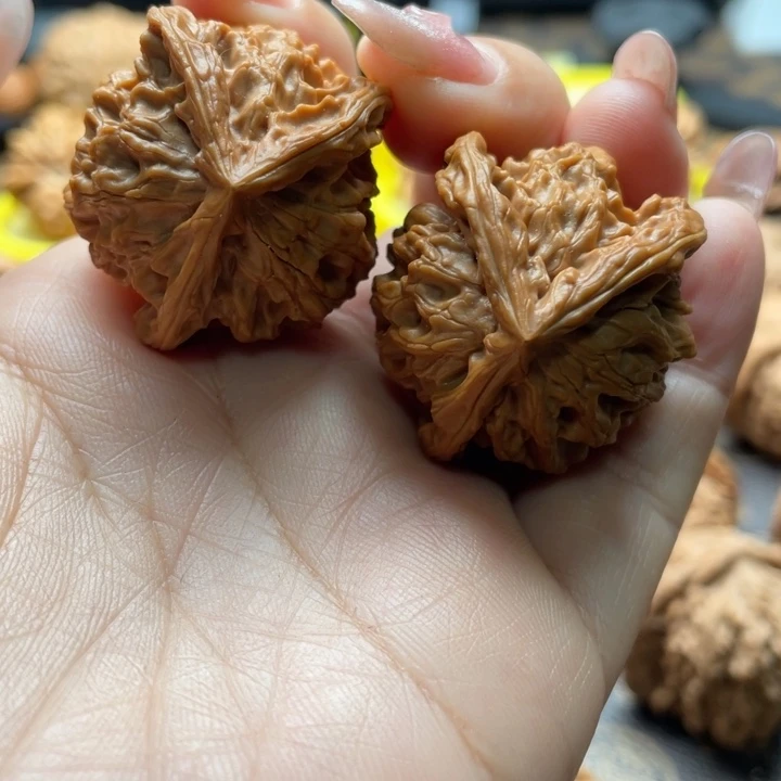 桃核把件34盘山三棱