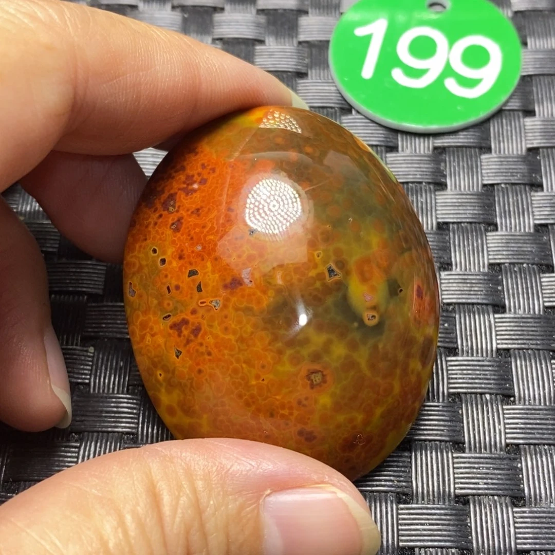 未镶嵌颈饰玛瑙/玉髓狼**抱