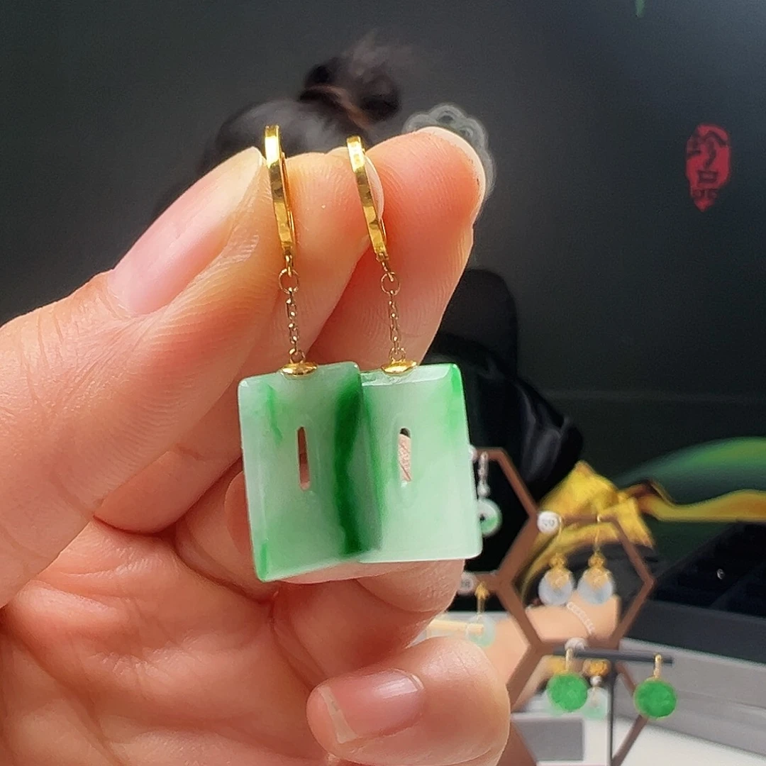 18K金镶嵌翡翠耳饰