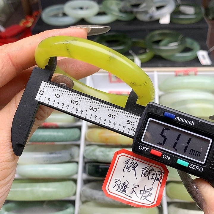 蛇纹石玉手镯未镶嵌740