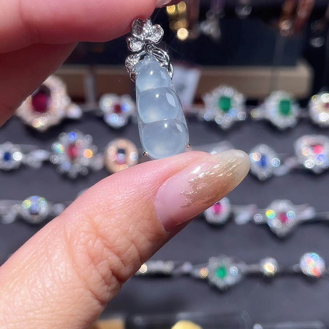 翡翠吊坠(不含链)18K金镶嵌豆子