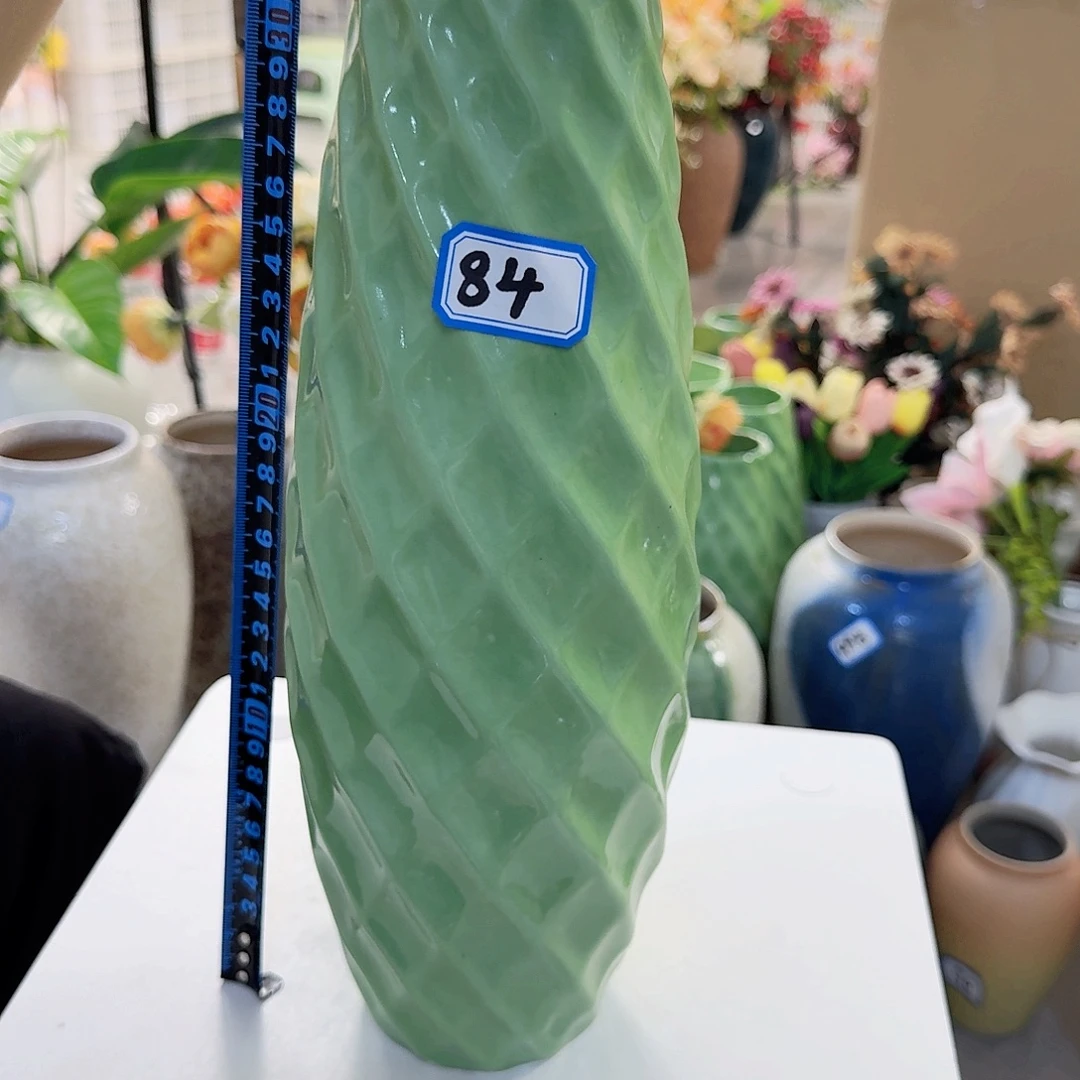 84号陶瓷高31厘米瑕疵一个