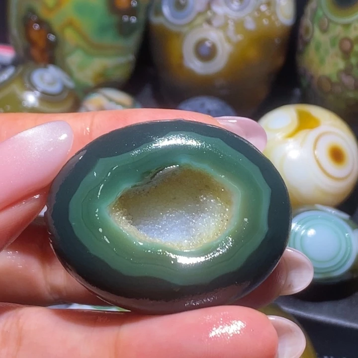 玛瑙/玉髓未镶嵌珠宝奇石33