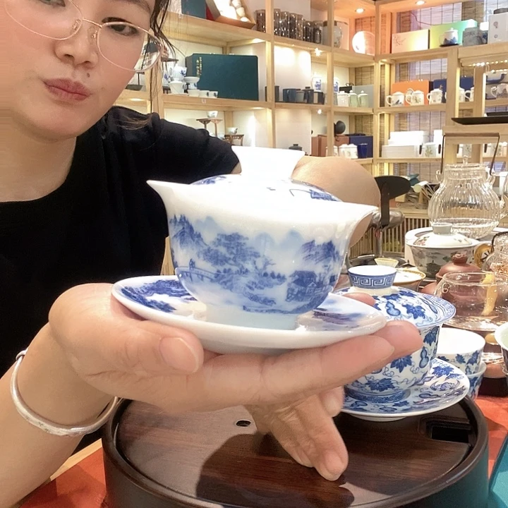 冰种青花瓷器羊脂盖碗