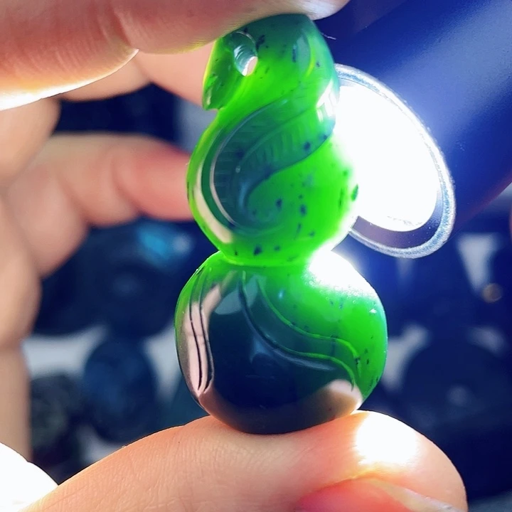 蛇纹石玉未镶嵌挂件