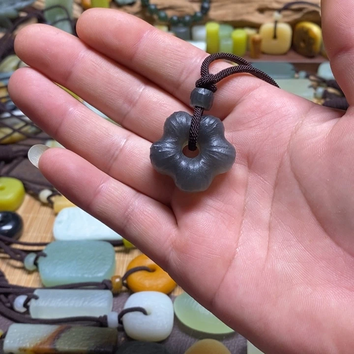 蛇纹石玉未镶嵌挂件