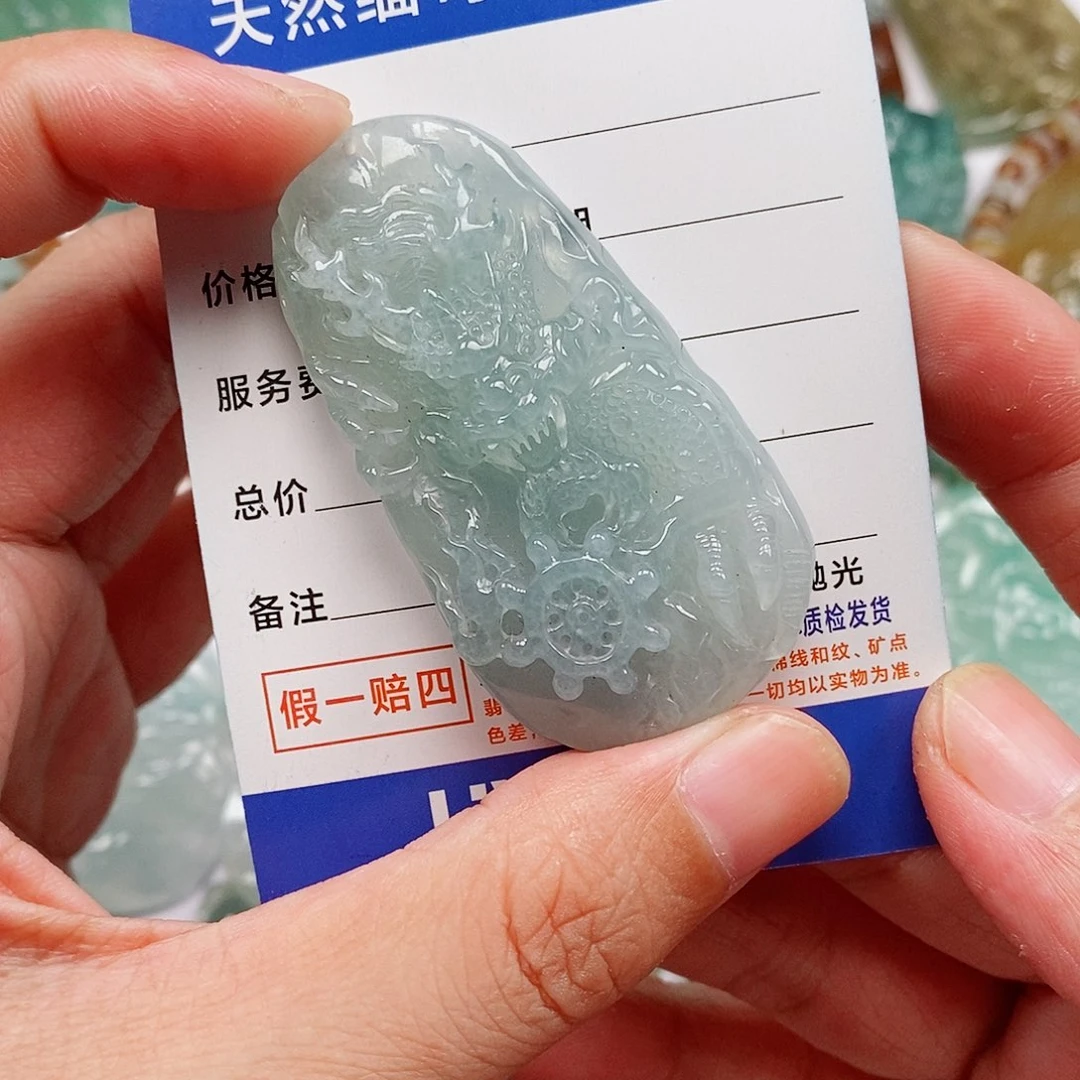 翡翠未镶嵌颈饰龙牌