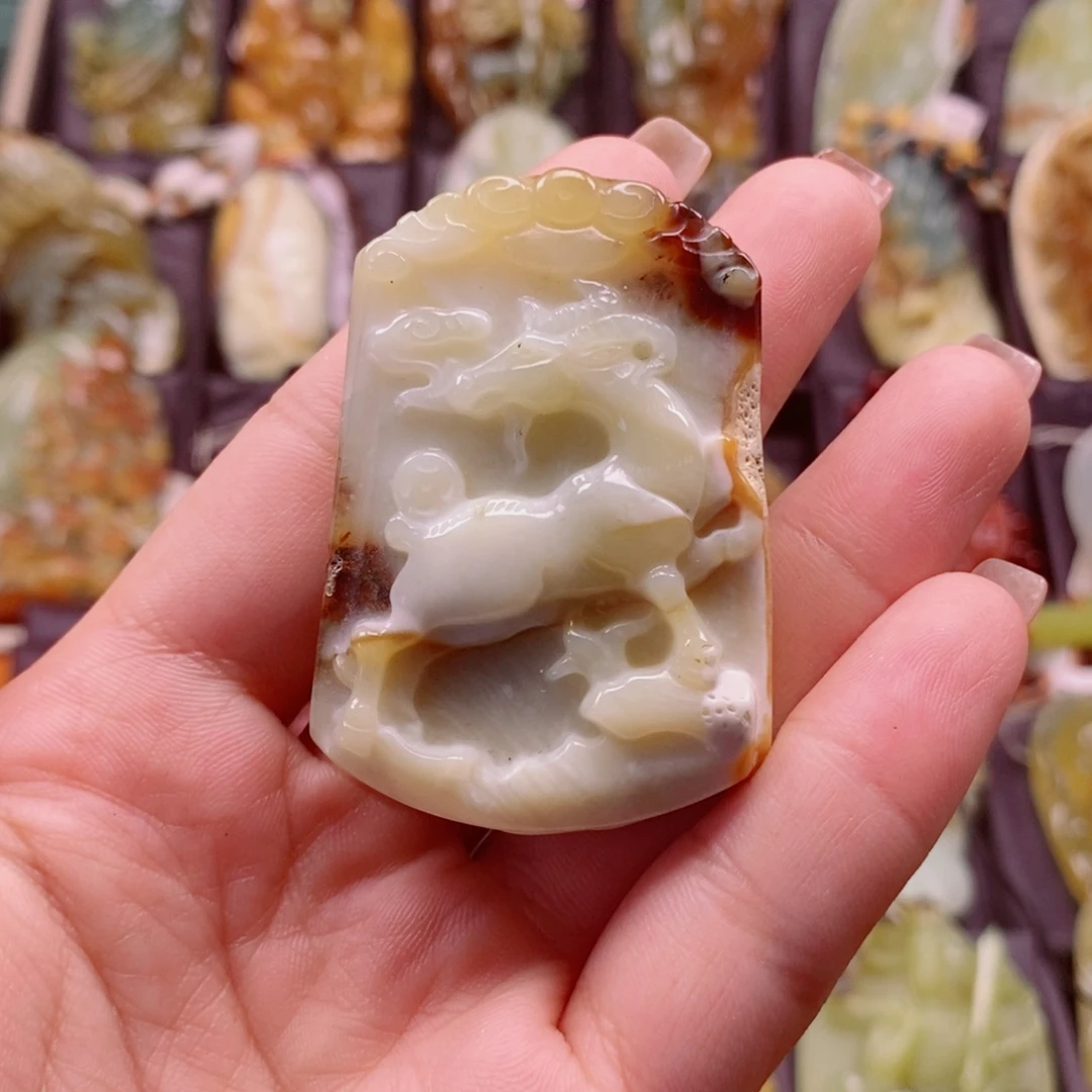 蛇纹石玉未镶嵌颈饰