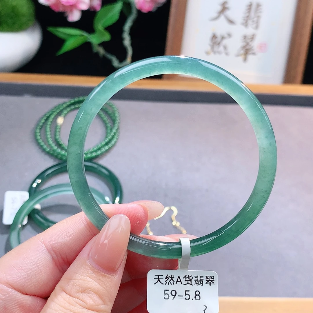 未镶嵌手镯（圆镯）翡翠