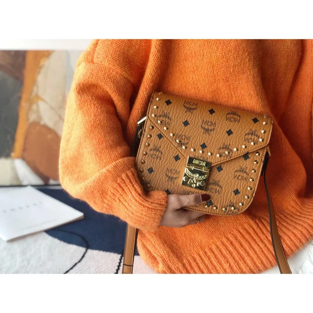 95新 MCM 大吉中古/MCM干邑色邮差斜挎包