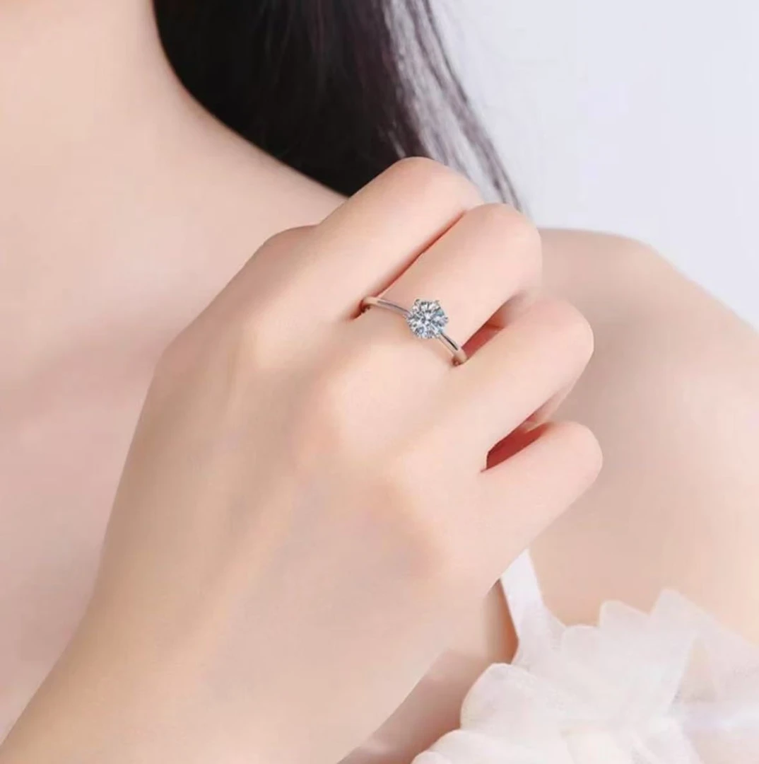 【Vevive】经典周家六爪0.5ct