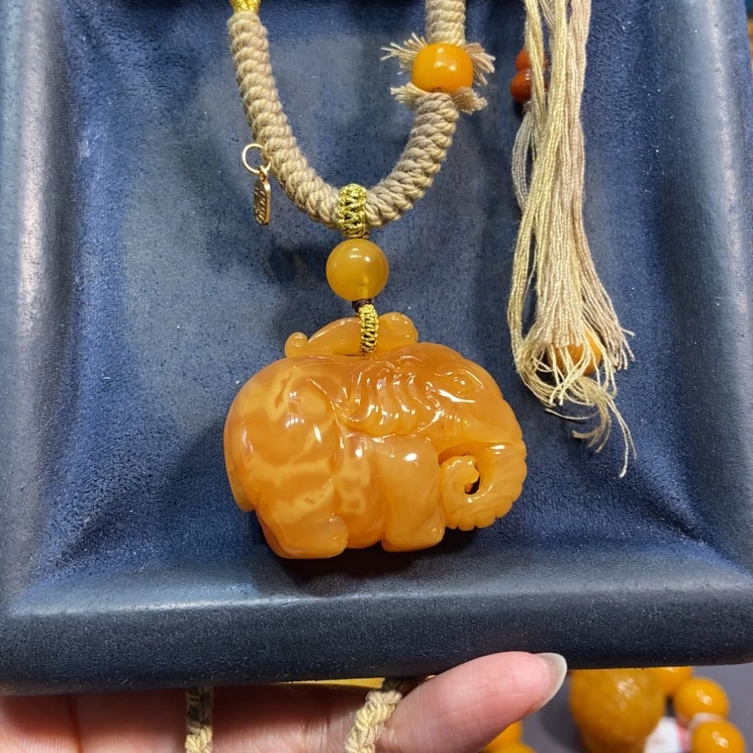 琥珀未镶嵌颈饰蜜蜡