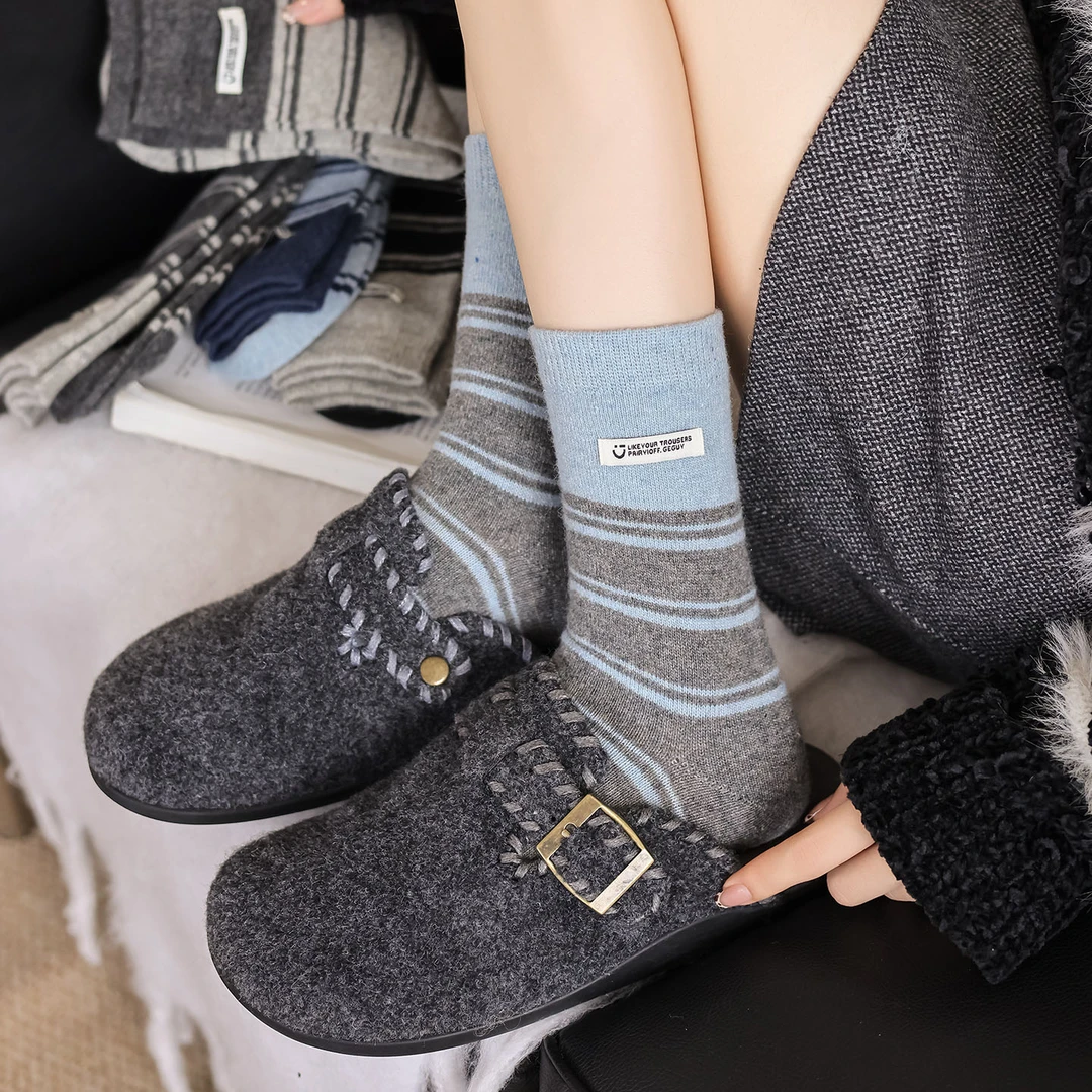 条纹羊毛袜子女秋冬季加厚加绒保暖中筒袜复古灰色羊绒堆堆袜冬天
