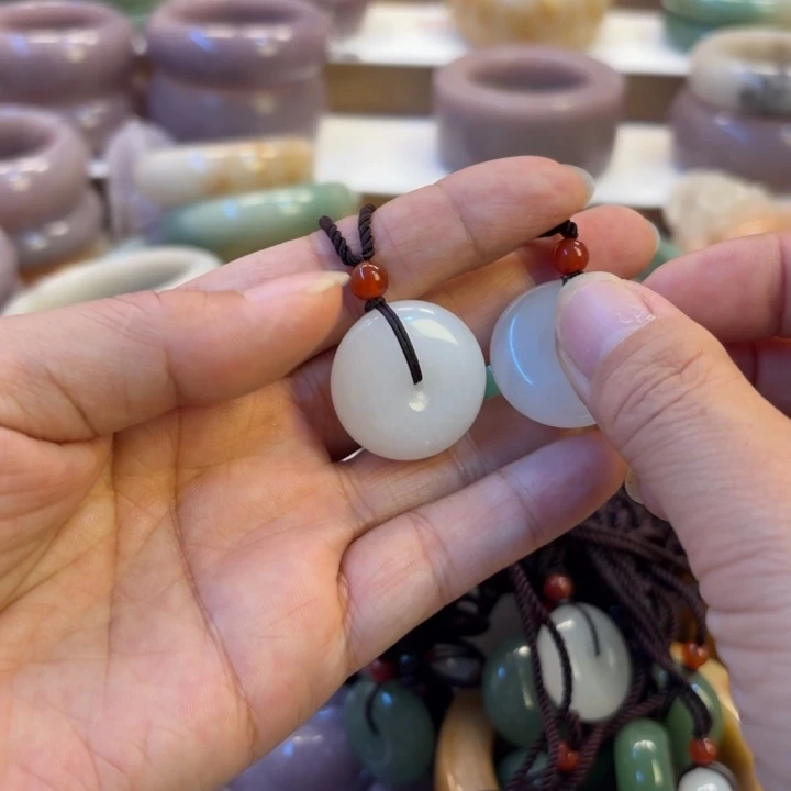 石英岩玉未镶嵌手镯