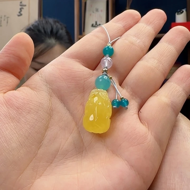 未镶嵌吊坠(赠链)蜜蜡