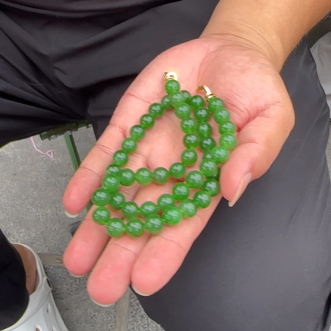 颈饰未镶嵌和田玉俄碧纯天然果阳绿卡10