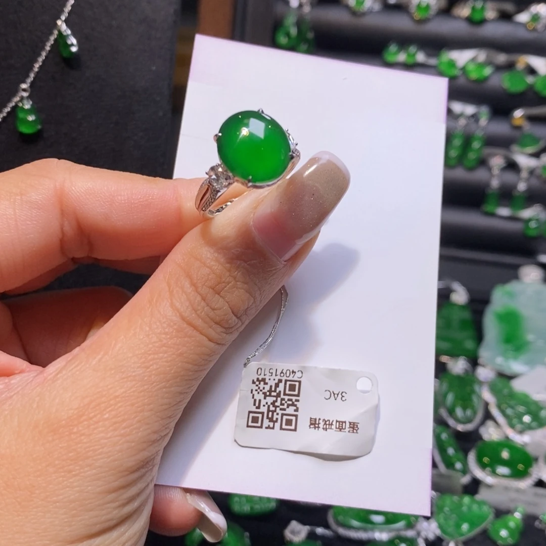 翡翠戒指18K金镶嵌蛋面戒指