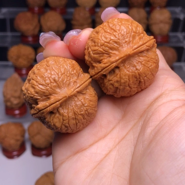 文玩核桃把件26金钱蟒元宝