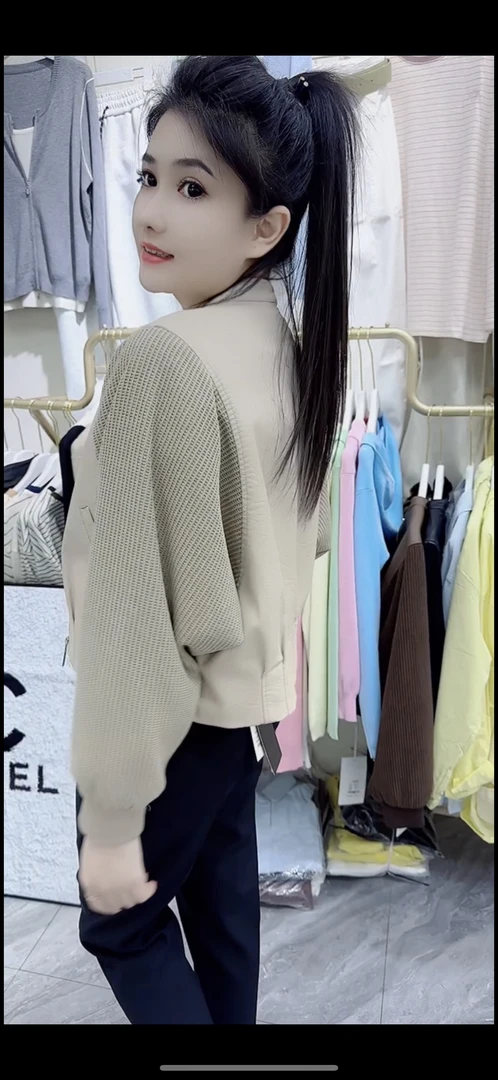 拼接蛋白皮短款外套