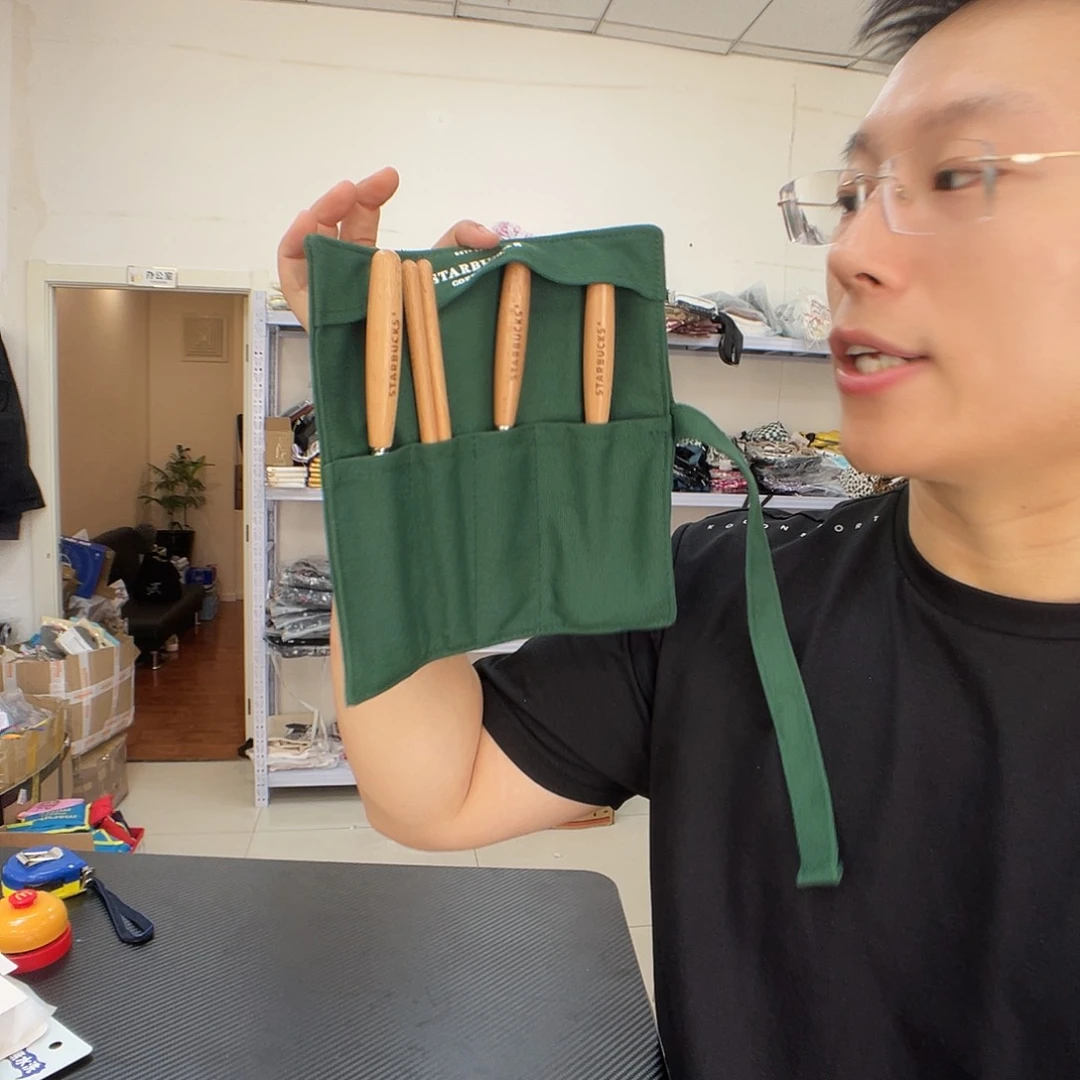 PU化妆包等各种产品的