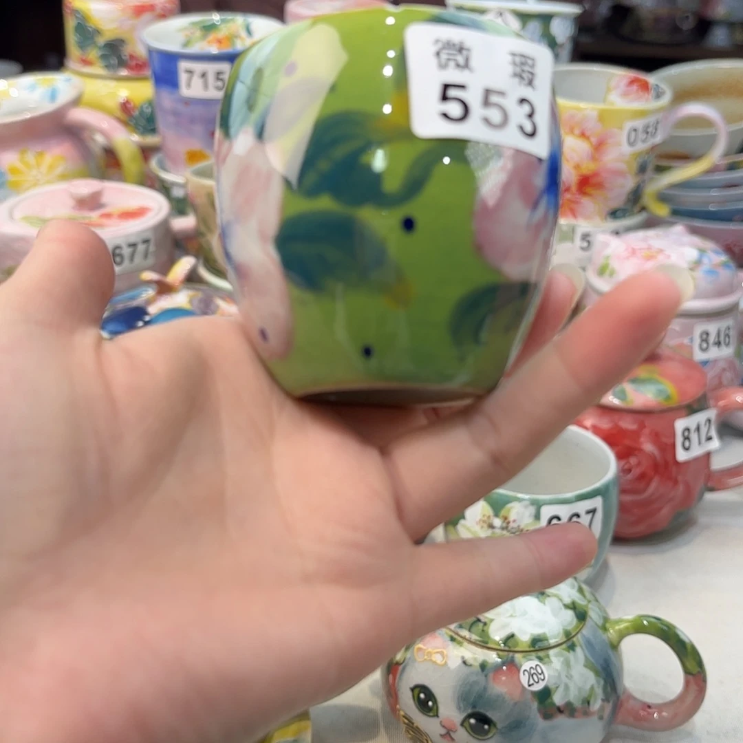 瓷片兔兔。兔兔好