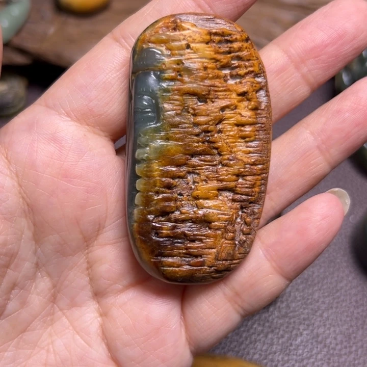 椰***蓉岫岩河磨玉（透闪石质玉）未镶嵌颈饰