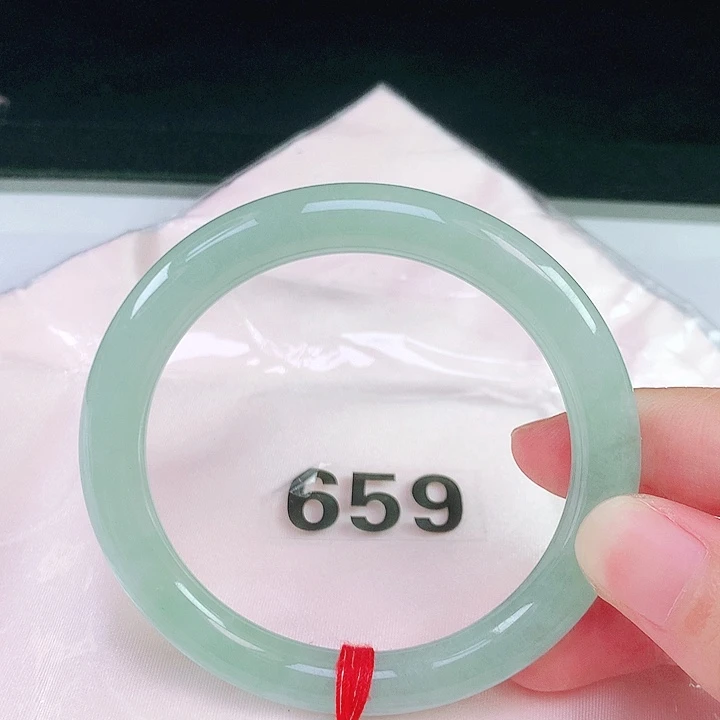 翡翠未镶嵌手镯（圆镯）56.8