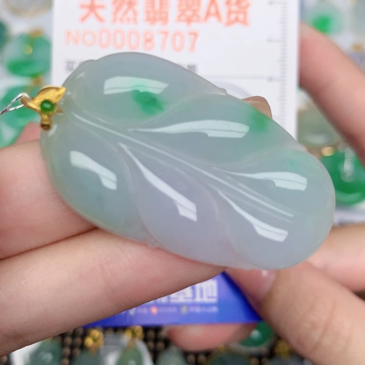 颈饰18K金镶嵌翡翠叶子