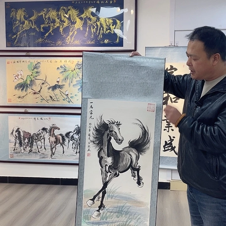 国画一马当先手绘作品