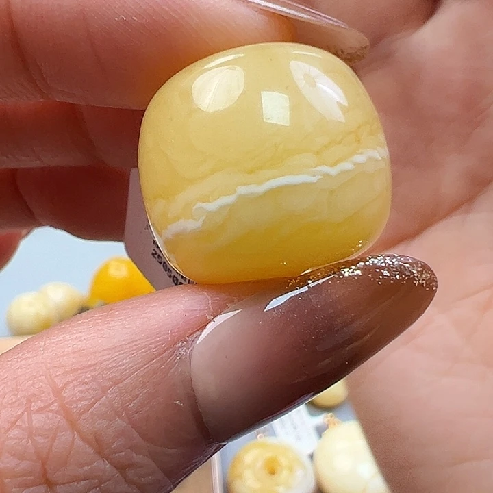 蜜蜡未镶嵌珠宝奇石