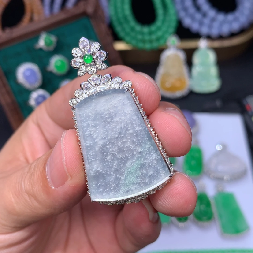 翡翠18K金镶嵌颈饰48小时鉴赏期退货不扣服务费