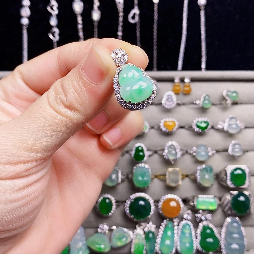 翡翠银S925镶嵌颈饰葫芦