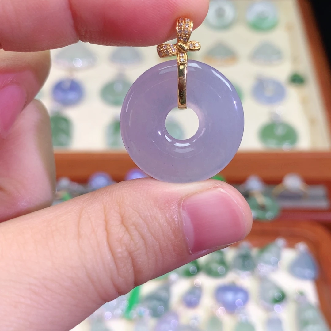 颈饰18K金镶嵌翡翠