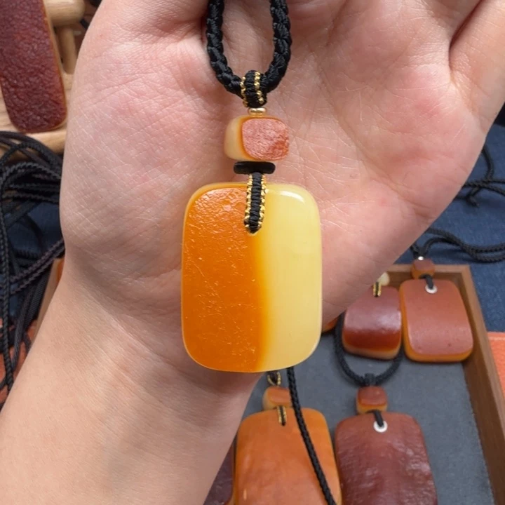 蜜蜡未镶嵌吊坠(赠链)