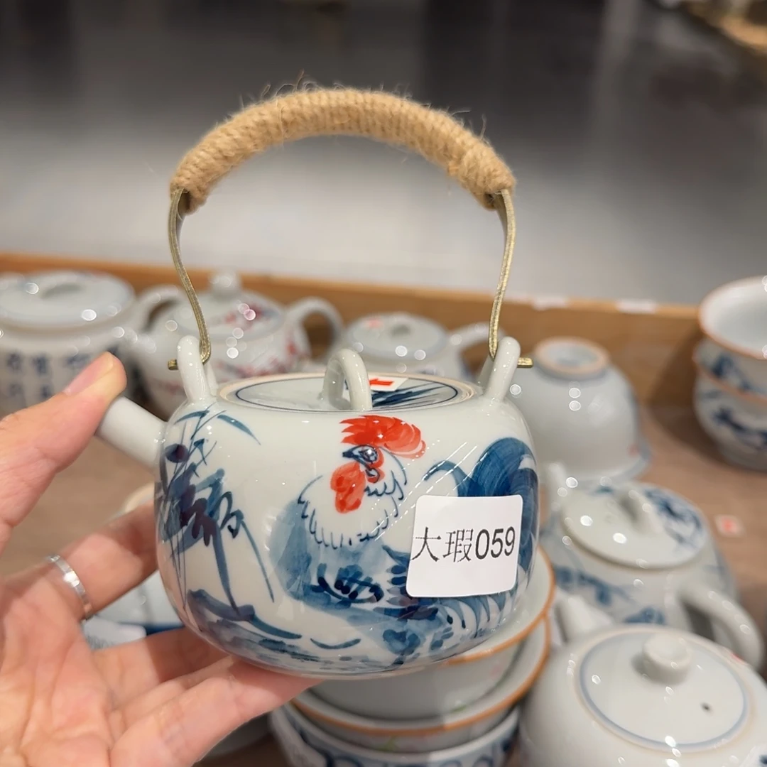 釉下手绘茶具微瑕