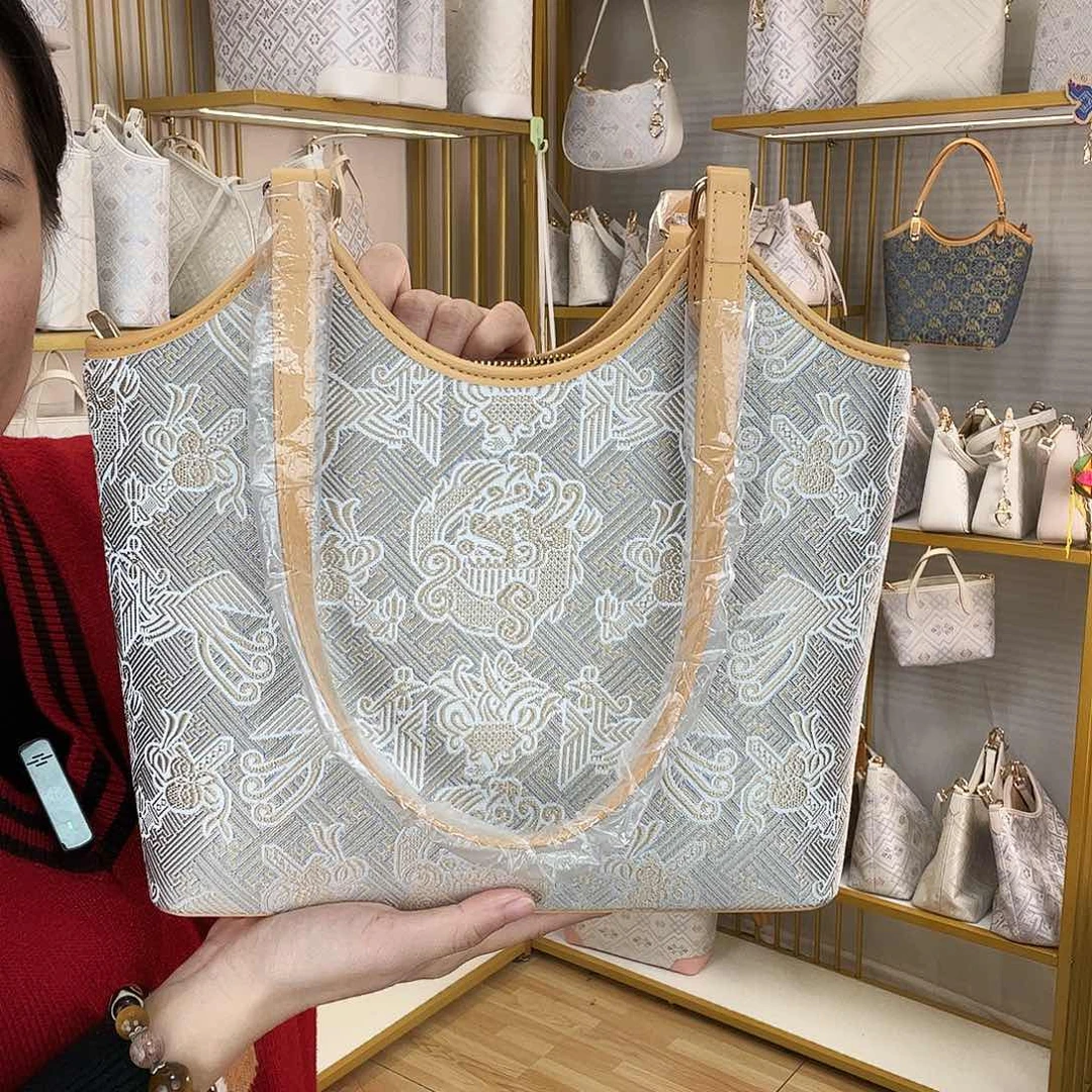 蚕丝非遗腋下包包