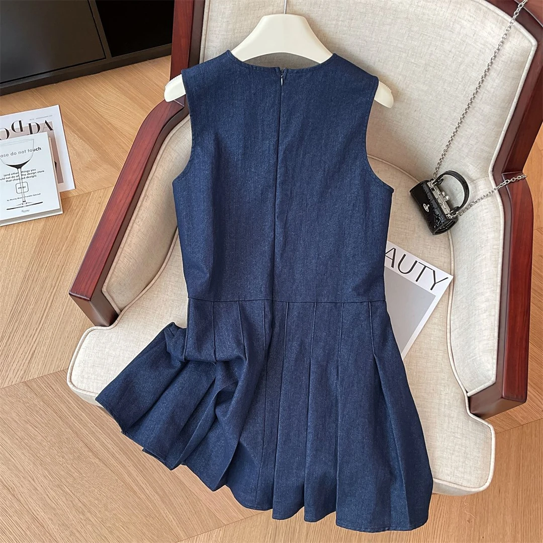 高级感复古蓝牛仔背心连衣裙女夏季新款高级感宽松无袖A字百褶裙