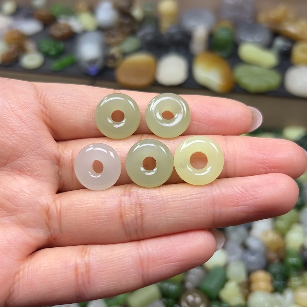 和田玉未镶嵌颈饰68一个多样性发其一