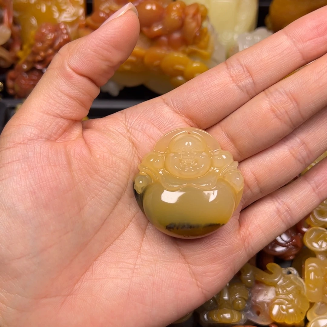 石英质玉（黄龙玉）未镶嵌颈饰