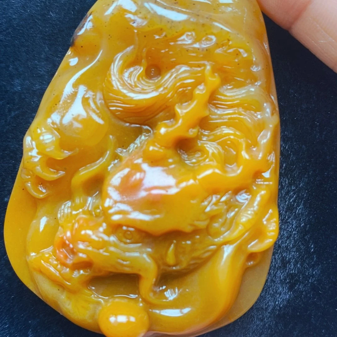 未镶嵌石英质玉（黄龙玉）颈饰