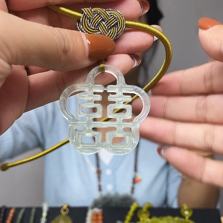 蛇纹石玉未镶嵌颈饰