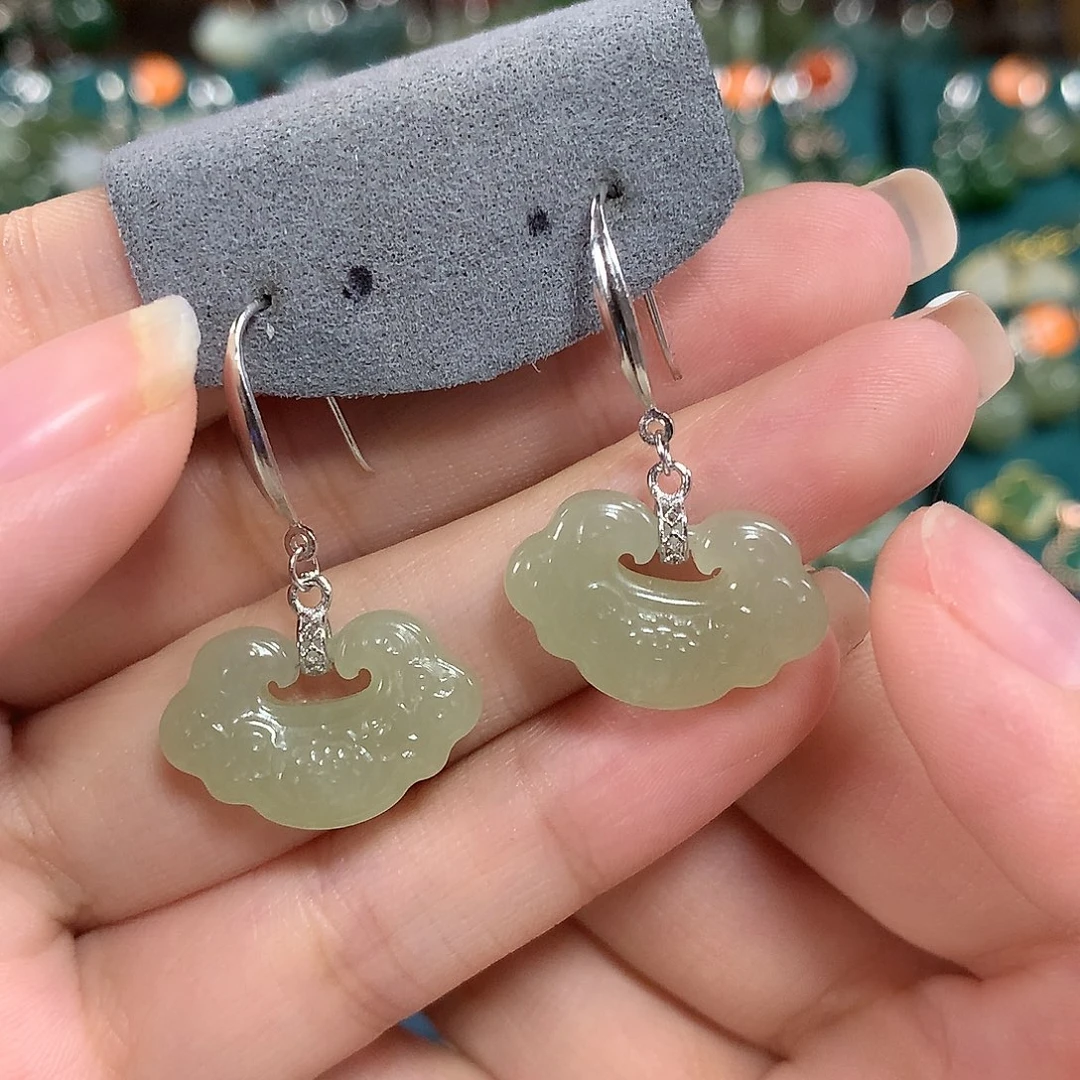 和田玉银S925镶嵌耳饰如意卡20左右