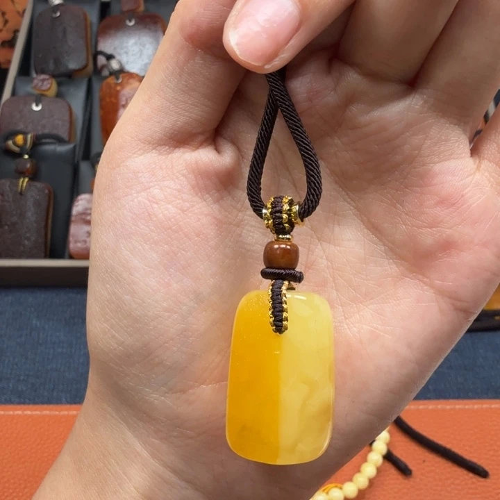 蜜蜡未镶嵌吊坠(赠链)