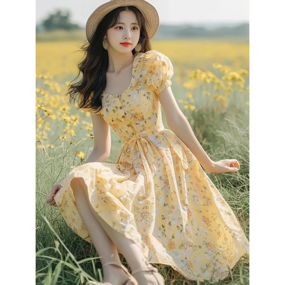 黄色碎花连衣裙设计感小众甜美法式漂亮减龄小清新钓系约会裙女夏