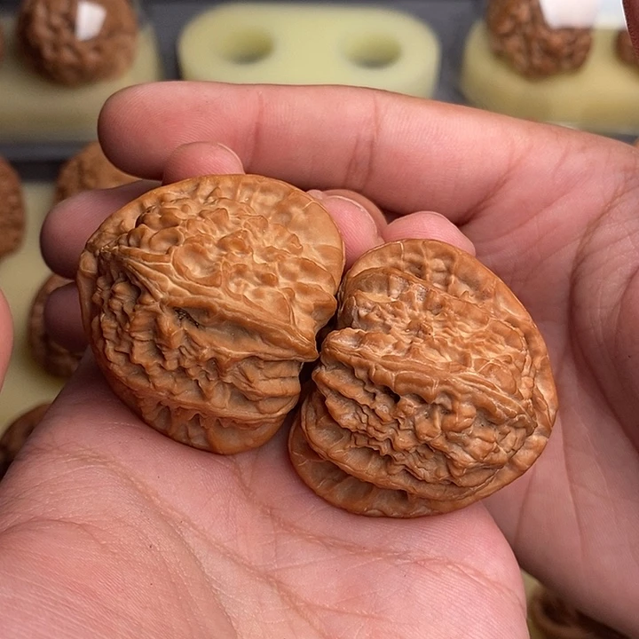 【闪购商品】吊坠文玩核桃牛**.三角白