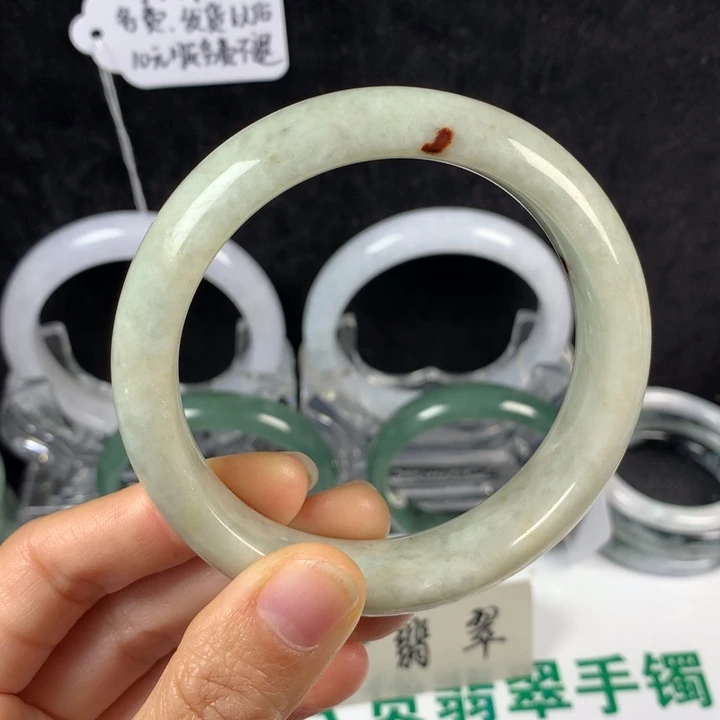 翡翠未镶嵌手镯49号。59圈