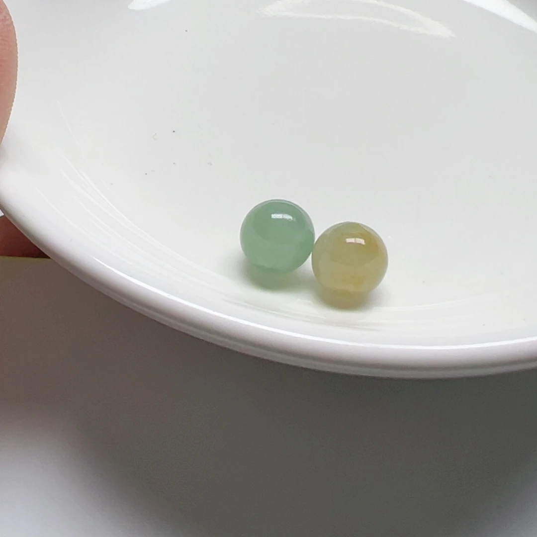 散珠翡翠未**好纯天然缅甸翡翠A货卡8.5，2颗